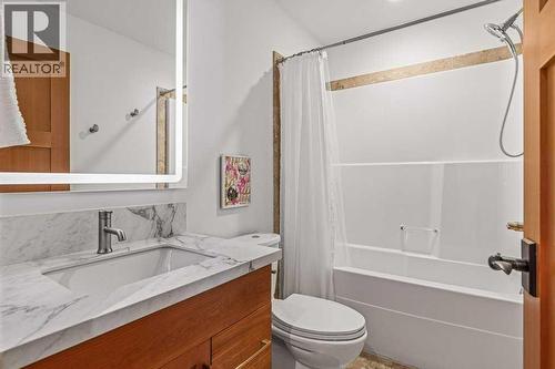 4, 511 6Th Avenue, Canmore, AB - Indoor Photo Showing Bathroom