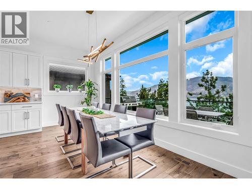 3452 Blue Grass Lane, Kelowna, BC - Indoor Photo Showing Dining Room