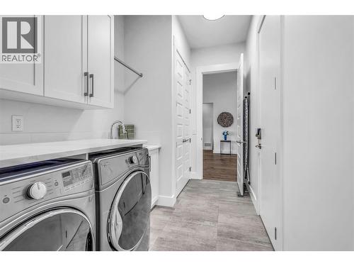 3452 Blue Grass Lane, Kelowna, BC - Indoor Photo Showing Laundry Room