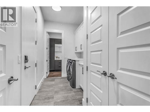 3452 Blue Grass Lane, Kelowna, BC - Indoor