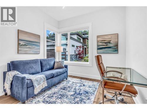 3452 Blue Grass Lane, Kelowna, BC - Indoor Photo Showing Other Room