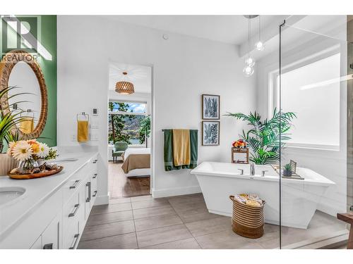 3452 Blue Grass Lane, Kelowna, BC - Indoor Photo Showing Bathroom