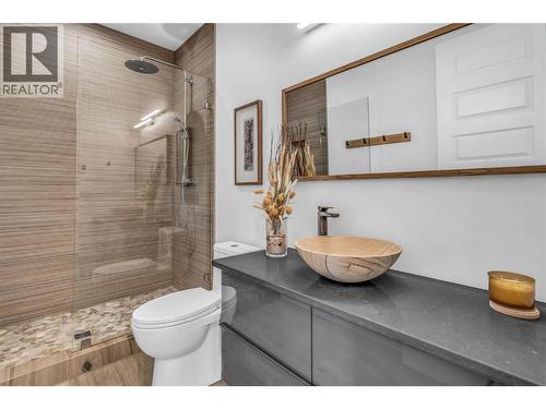3452 Blue Grass Lane, Kelowna, BC - Indoor Photo Showing Bathroom
