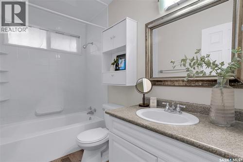 330 Smallwood Crescent, Saskatoon, SK - Indoor Photo Showing Bathroom