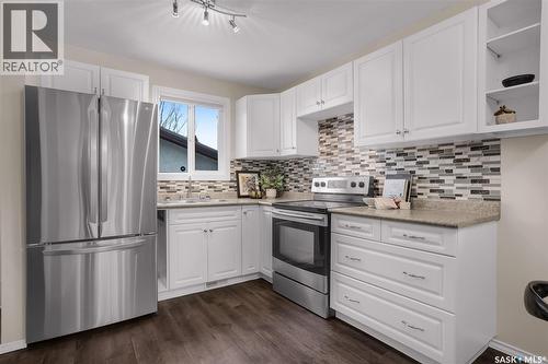 330 Smallwood Crescent, Saskatoon, SK - Indoor Photo Showing Kitchen With Stainless Steel Kitchen With Upgraded Kitchen