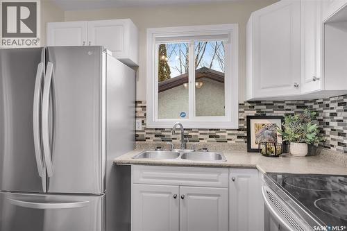 330 Smallwood Crescent, Saskatoon, SK - Indoor Photo Showing Kitchen With Stainless Steel Kitchen With Double Sink