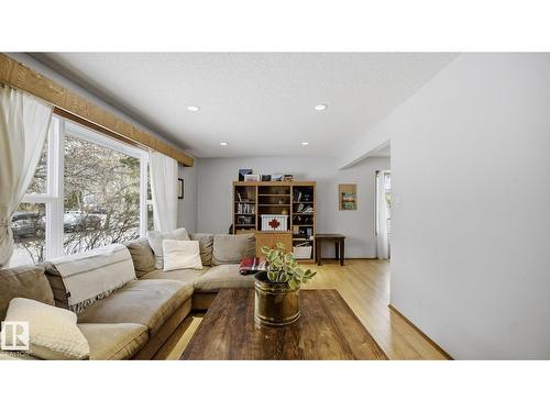 8911 83 Av Nw, Edmonton, AB - Indoor Photo Showing Living Room