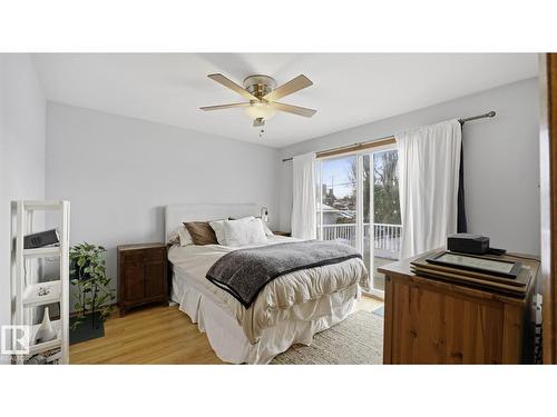 8911 83 Av Nw, Edmonton, AB - Indoor Photo Showing Bedroom