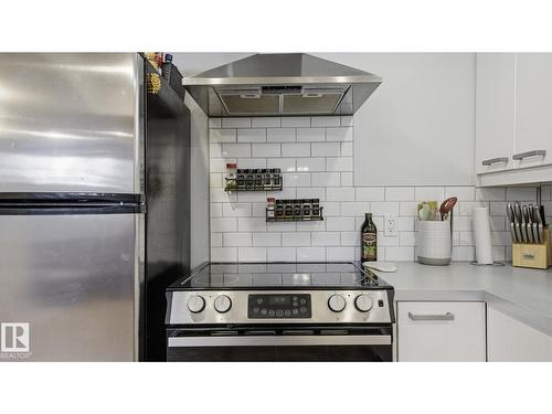 8911 83 Av Nw, Edmonton, AB - Indoor Photo Showing Kitchen