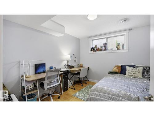 8911 83 Av Nw, Edmonton, AB - Indoor Photo Showing Bedroom