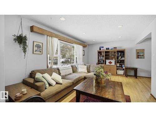 8911 83 Av Nw, Edmonton, AB - Indoor Photo Showing Living Room