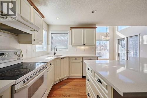 805 Panorama Hills Drive Nw, Calgary, AB - Indoor Photo Showing Kitchen
