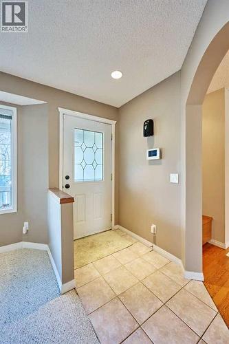 805 Panorama Hills Drive Nw, Calgary, AB - Indoor Photo Showing Other Room