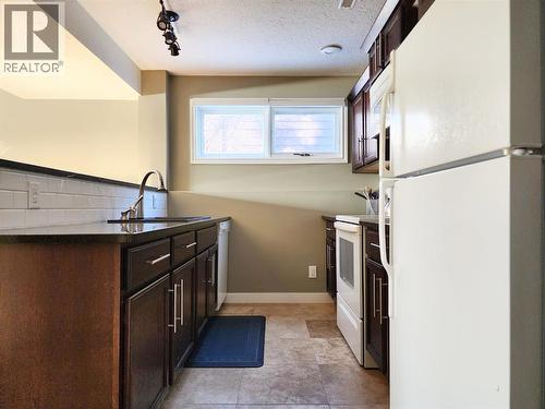 310 54 Avenue E, Claresholm, AB - Indoor Photo Showing Kitchen
