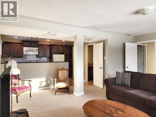 310 54 Avenue E, Claresholm, AB - Indoor Photo Showing Living Room