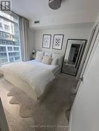 716 - 27 BATHURST STREET  Toronto, ON M5V 2P1