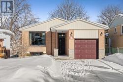 527 CODY CRESCENT  Newmarket, ON L3Y 5L9