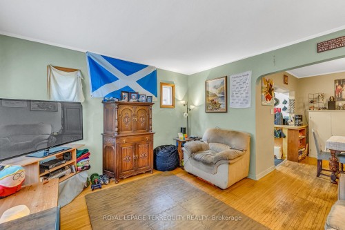 51 Claxton Boulevard, Toronto, ON - Indoor Photo Showing Other Room