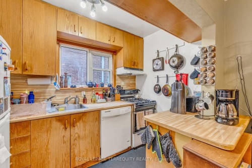 51 Claxton Boulevard, Toronto, ON - Indoor Photo Showing Kitchen With Double Sink