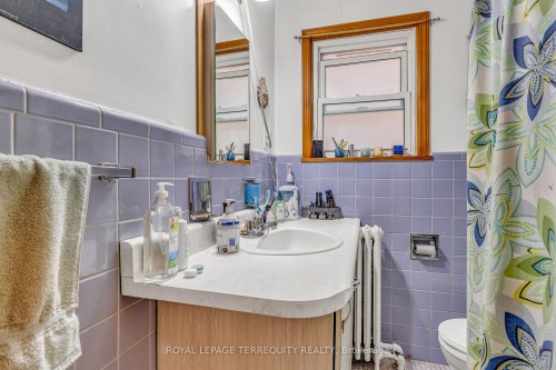 51 Claxton Boulevard, Toronto, ON - Indoor Photo Showing Bathroom