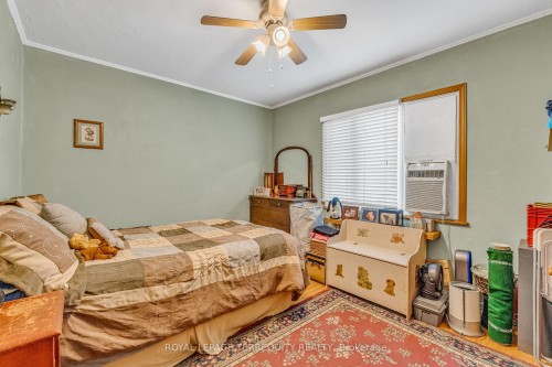 51 Claxton Boulevard, Toronto, ON - Indoor Photo Showing Bedroom