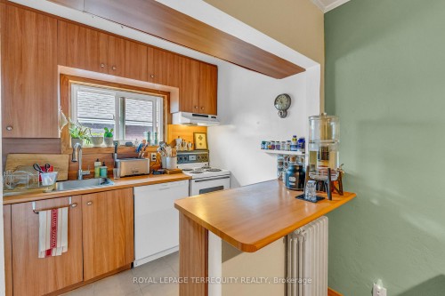 51 Claxton Boulevard, Toronto, ON - Indoor Photo Showing Kitchen