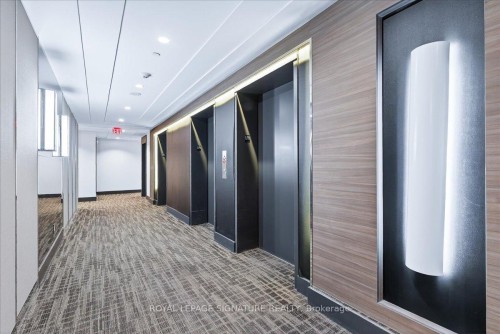 Lph06-9471 Yonge Street, Richmond Hill, ON - Indoor Photo Showing Other Room