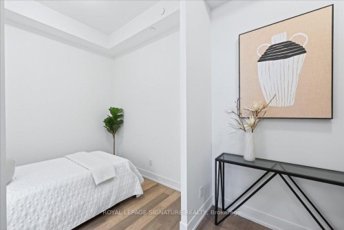 Lph06-9471 Yonge Street, Richmond Hill, ON - Indoor Photo Showing Bedroom