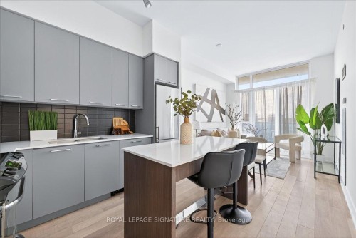 Lph06-9471 Yonge Street, Richmond Hill, ON - Indoor Photo Showing Kitchen