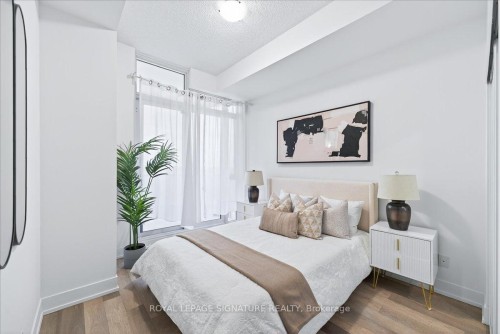 Lph06-9471 Yonge Street, Richmond Hill, ON - Indoor Photo Showing Bedroom