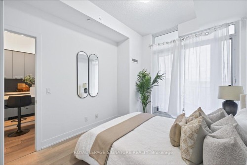 Lph06-9471 Yonge Street, Richmond Hill, ON - Indoor Photo Showing Bedroom
