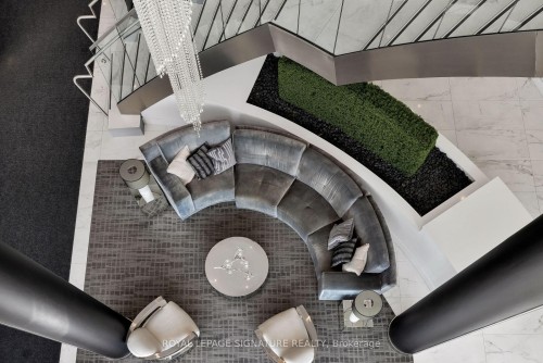 332-9471 Yonge Street, Richmond Hill, ON -  With Exterior