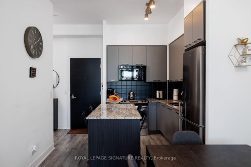 332-9471 Yonge Street, Richmond Hill, ON - Indoor Photo Showing Other Room