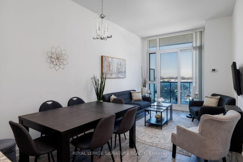 332-9471 Yonge Street, Richmond Hill, ON - Indoor Photo Showing Other Room