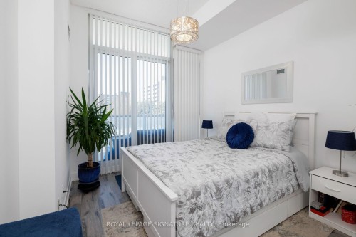 332-9471 Yonge Street, Richmond Hill, ON - Indoor Photo Showing Bedroom