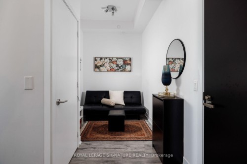 332-9471 Yonge Street, Richmond Hill, ON - Indoor Photo Showing Other Room