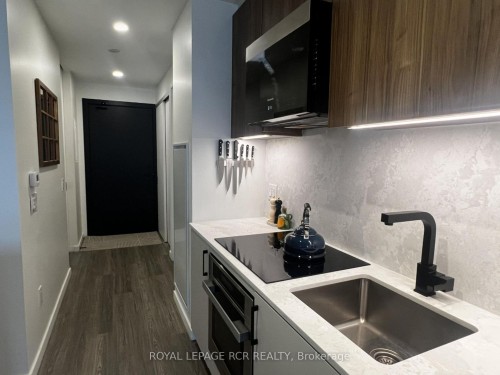 321-689 The Queensway N/A, Toronto, ON - Indoor Photo Showing Kitchen