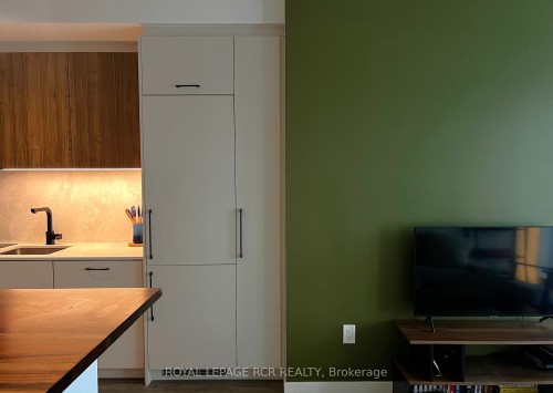 321-689 The Queensway N/A, Toronto, ON - Indoor