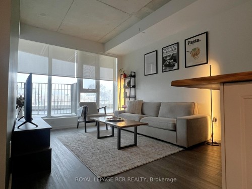 321-689 The Queensway N/A, Toronto, ON - Indoor Photo Showing Living Room