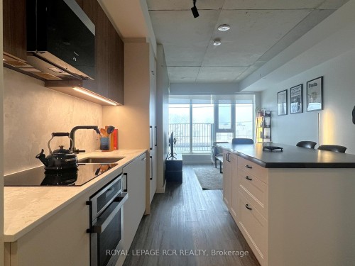 321-689 The Queensway N/A, Toronto, ON - Indoor Photo Showing Kitchen With Upgraded Kitchen
