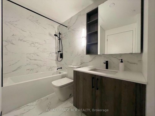 321-689 The Queensway N/A, Toronto, ON - Indoor Photo Showing Bathroom