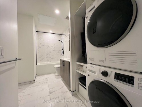 321-689 The Queensway N/A, Toronto, ON - Indoor Photo Showing Laundry Room
