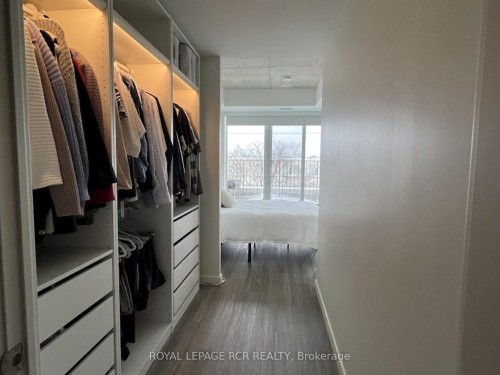 321-689 The Queensway N/A, Toronto, ON - Indoor With Storage