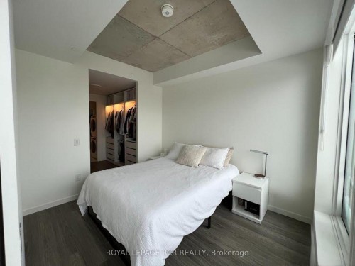 321-689 The Queensway N/A, Toronto, ON - Indoor Photo Showing Bedroom