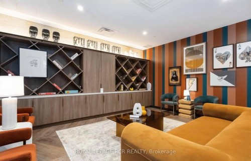 321-689 The Queensway N/A, Toronto, ON - Indoor