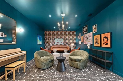 321-689 The Queensway N/A, Toronto, ON - Indoor Photo Showing Other Room