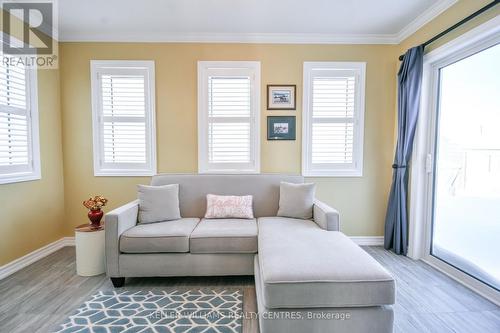 10 Sinclair Crescent, Ramara, ON - Indoor Photo Showing Living Room