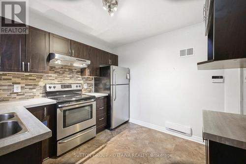 1654 Abbey Road, Ottawa, ON - Indoor Photo Showing Kitchen With Double Sink