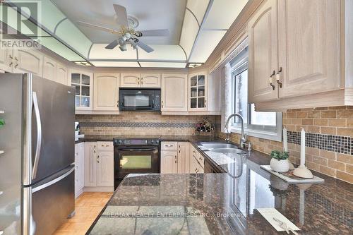 4576 Tribal Court, Mississauga, ON - Indoor Photo Showing Kitchen With Double Sink With Upgraded Kitchen