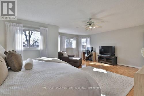 4576 Tribal Court, Mississauga, ON - Indoor Photo Showing Bedroom